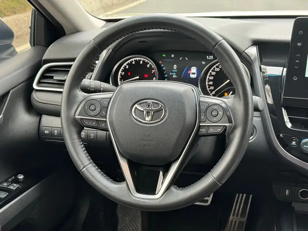 Toyota Camry — фото 3