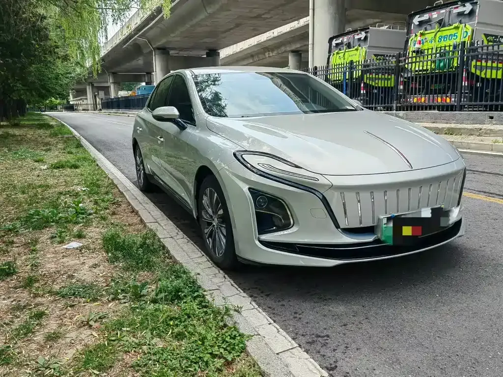 Hongqi E-QM5 — фото 10