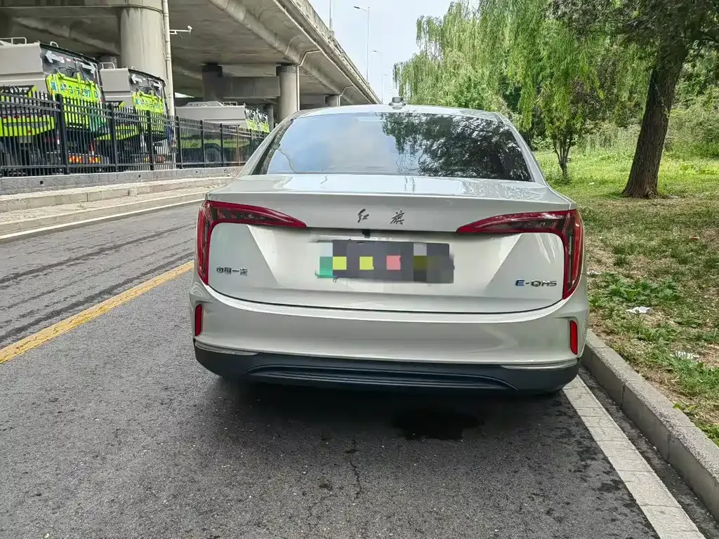 Hongqi E-QM5 — фото 9