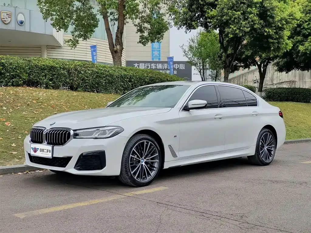 BMW 5 Series — фото 1