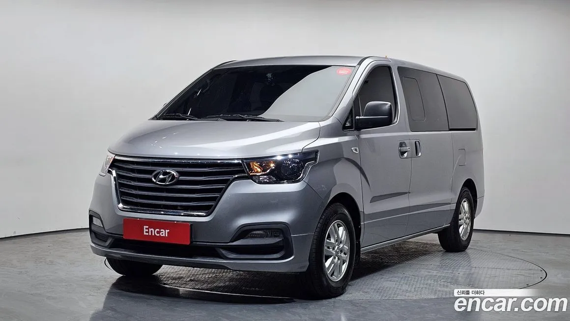 Hyundai Starex Van 5-Seater 1