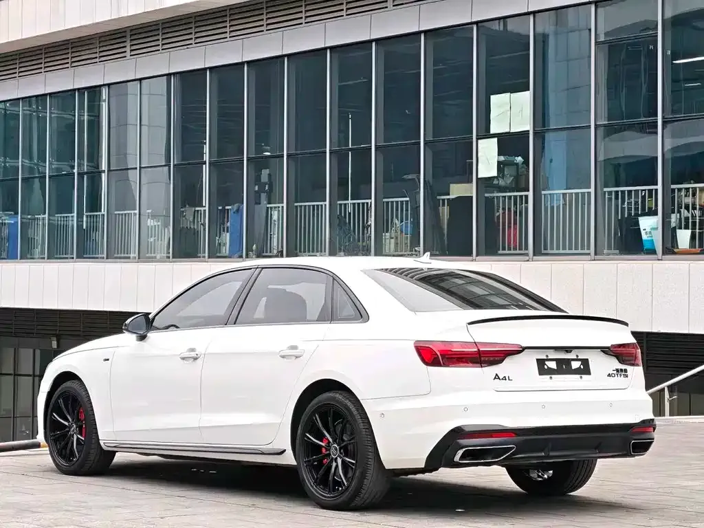 Audi A4L — фото 10