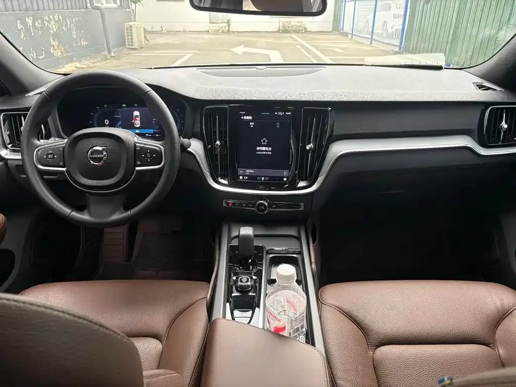 Volvo S60 2025 из CN, фото 8