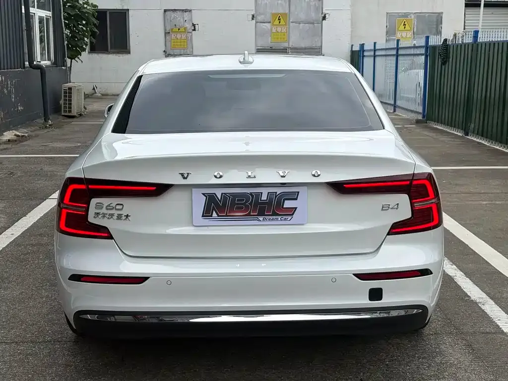 Volvo S60 2025 из CN, фото 2