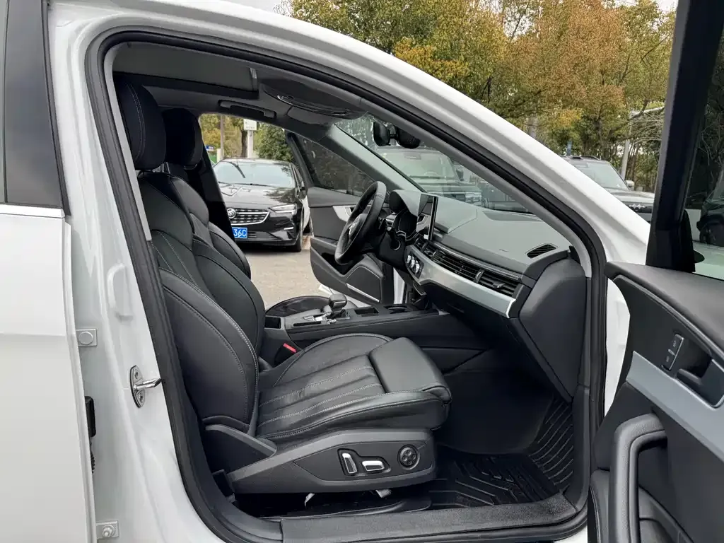 Audi A4L 2024 из CN, фото 4