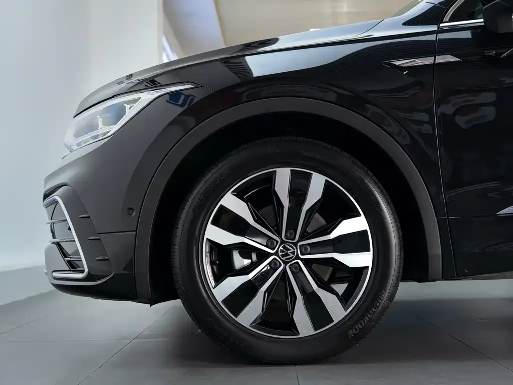 Volkswagen Tiguan L — фото 6
