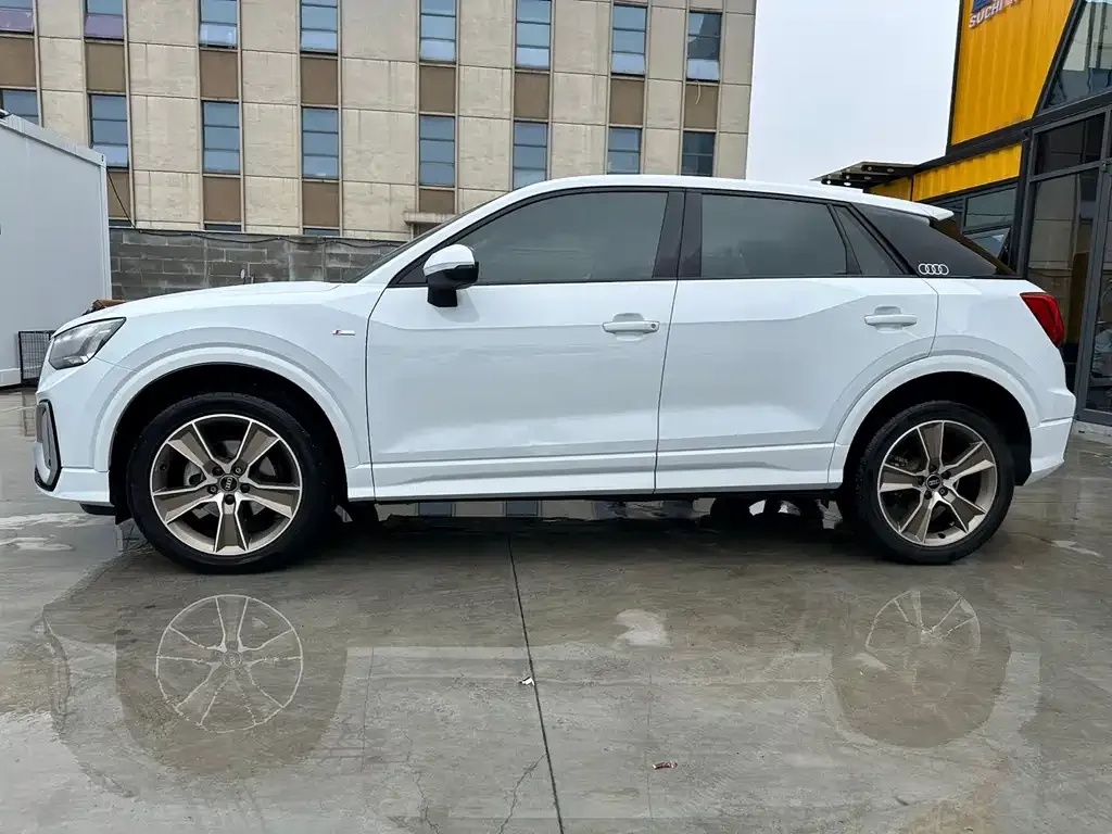 Audi Q2L — фото 5