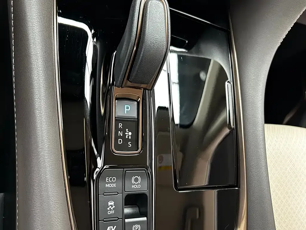 Toyota Vellfire — фото 4