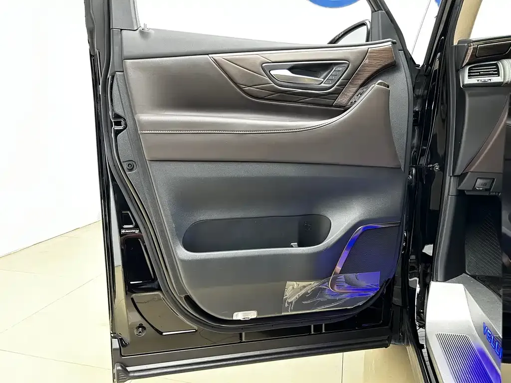 Toyota Vellfire — фото 7