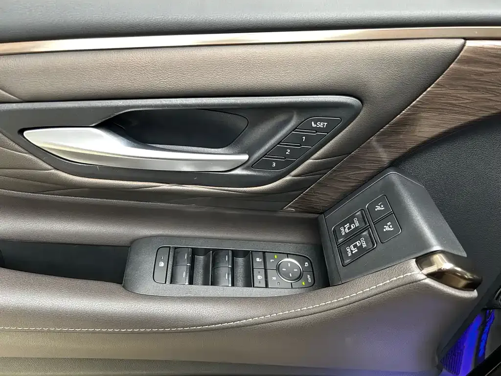 Toyota Vellfire — фото 5