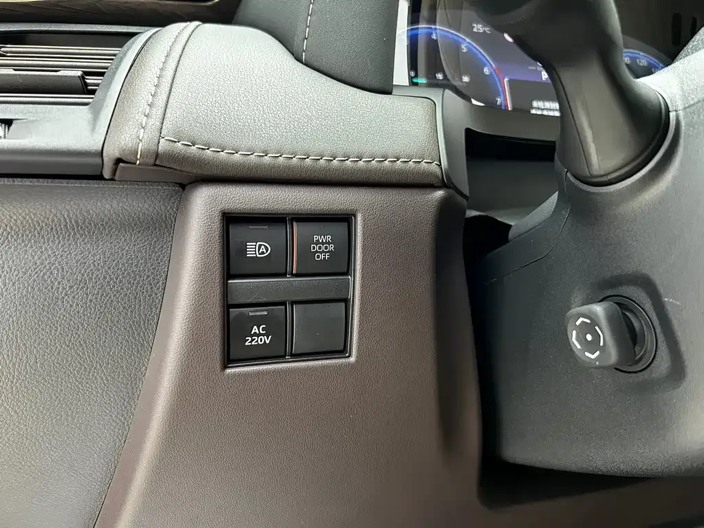 Toyota Vellfire — фото 10