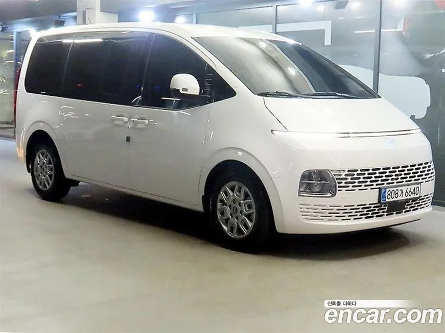 Hyundai Staria — фото 1