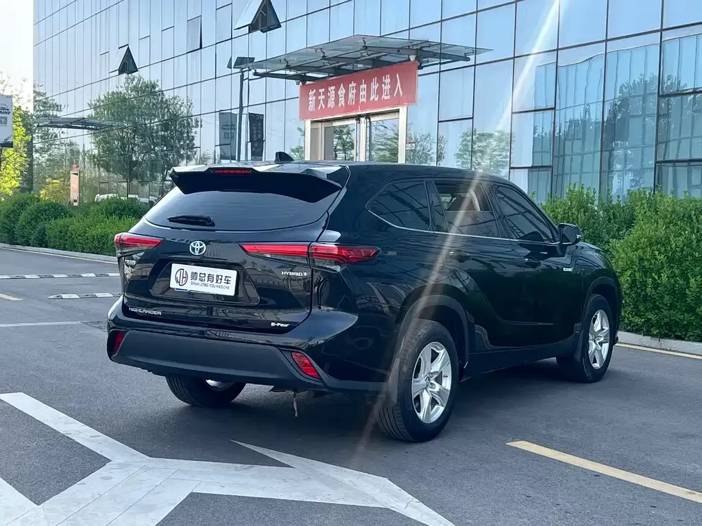 Toyota Highlander — фото 10