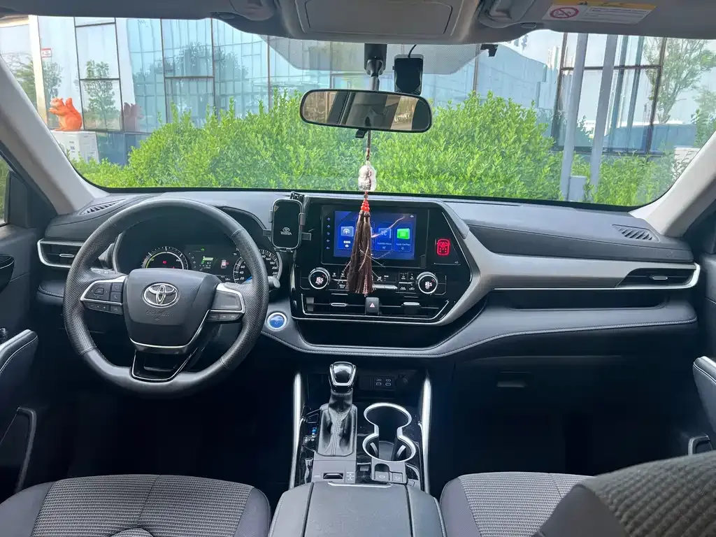Toyota Highlander — фото 7