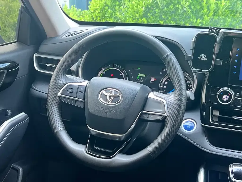 Toyota Highlander — фото 4