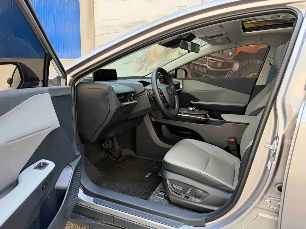 Toyota bZ3 2025 из CN, фото 5
