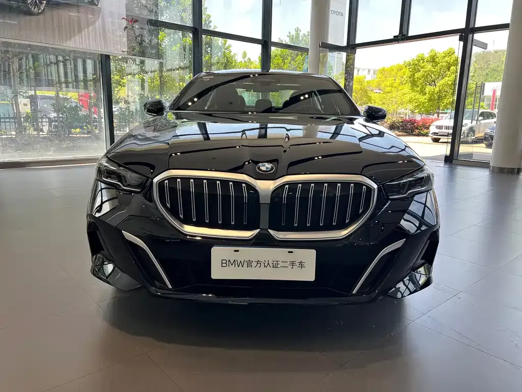 BMW 5 Series — фото 10