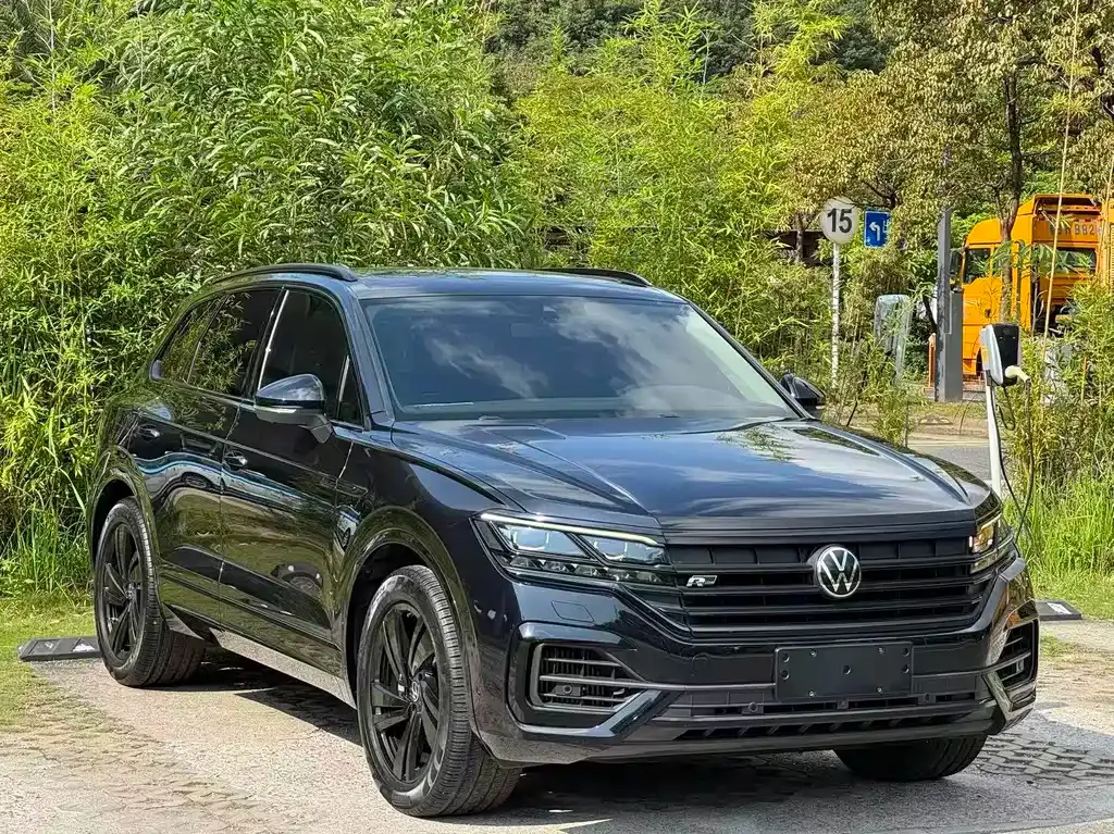 Volkswagen Touareg — фото 10