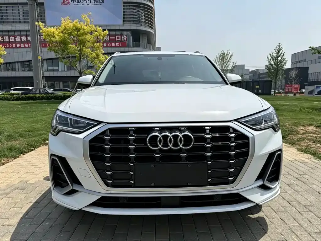 Audi Q3 — фото 1