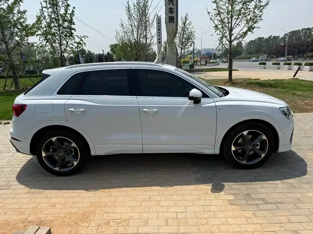 Audi Q3 — фото 10