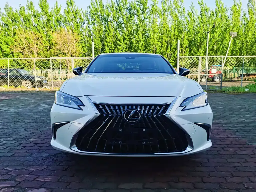 Lexus ES — фото 10