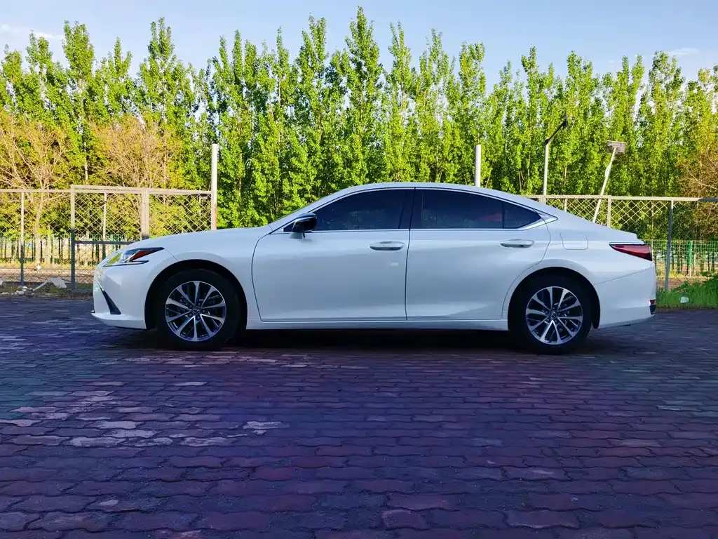 Lexus ES — фото 5