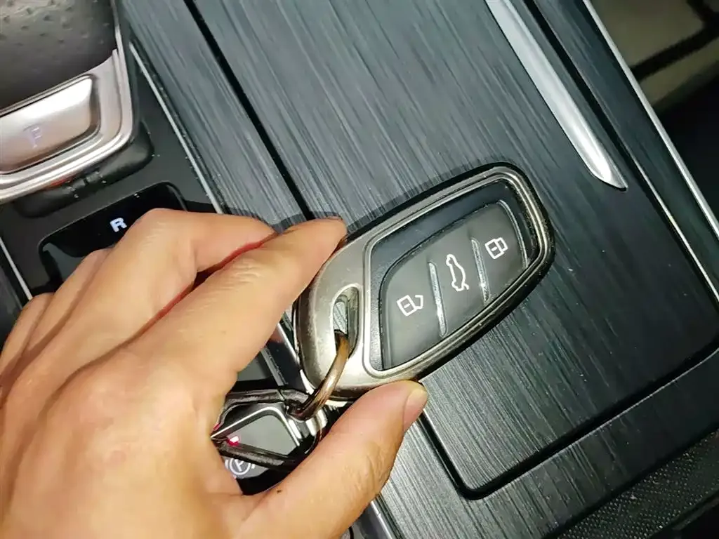 Roewe RX5 2025 из CN, фото 5