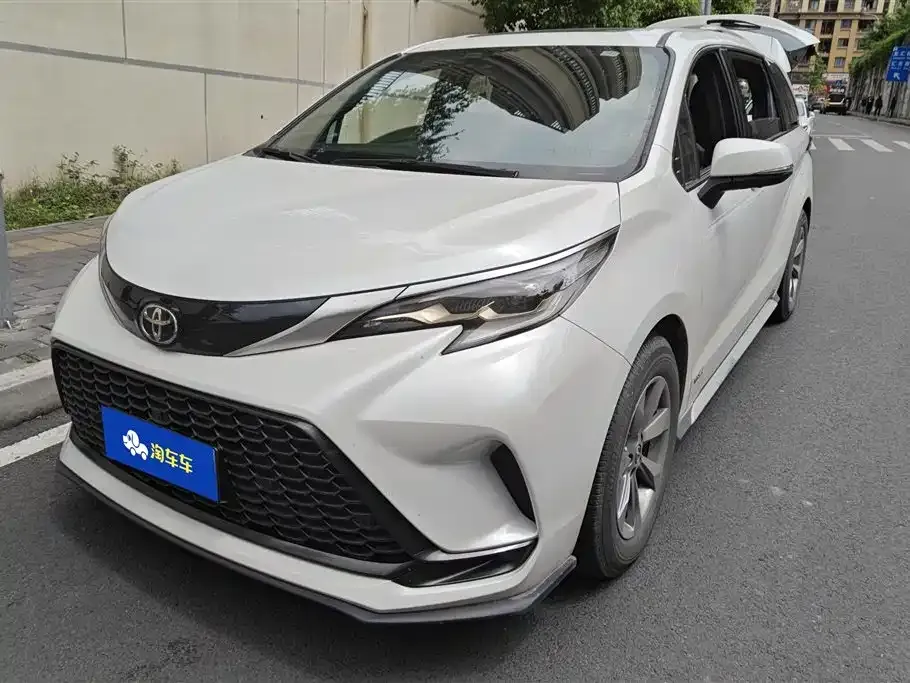 Toyota Granvia — фото 1