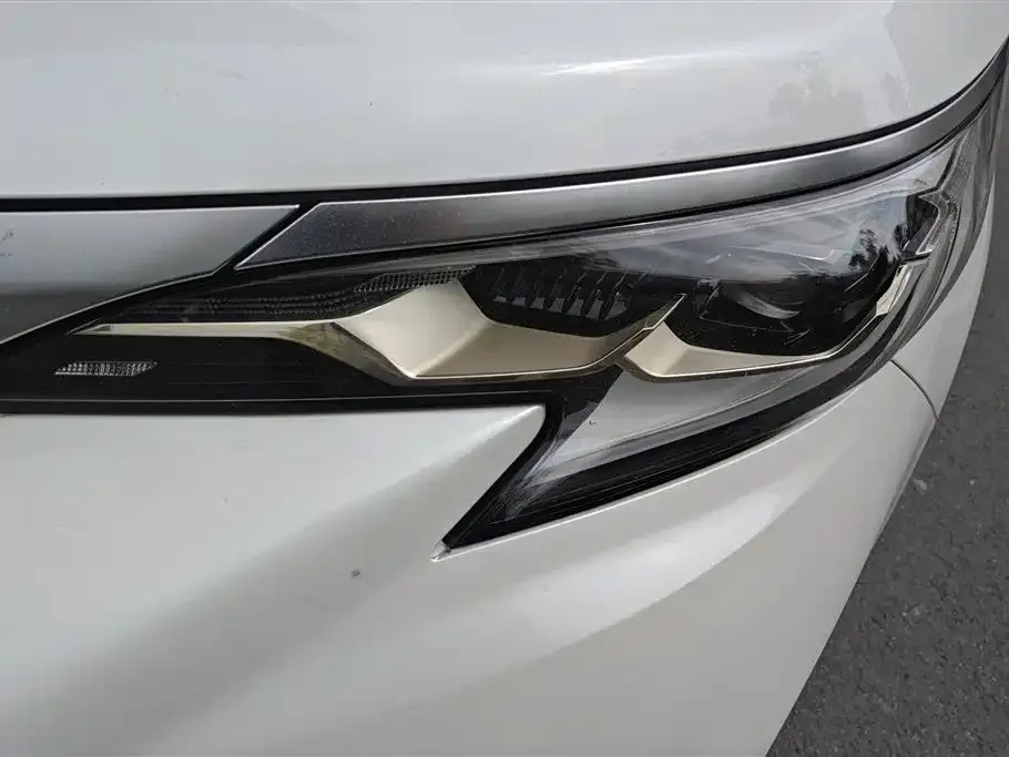 Toyota Granvia — фото 2