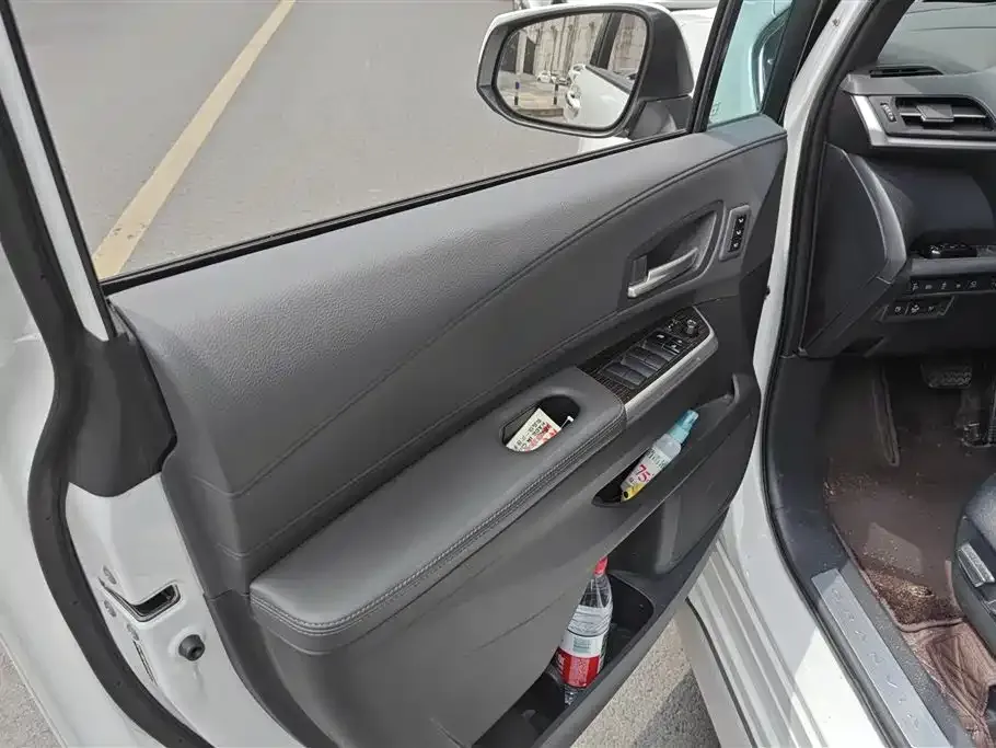 Toyota Granvia — фото 8
