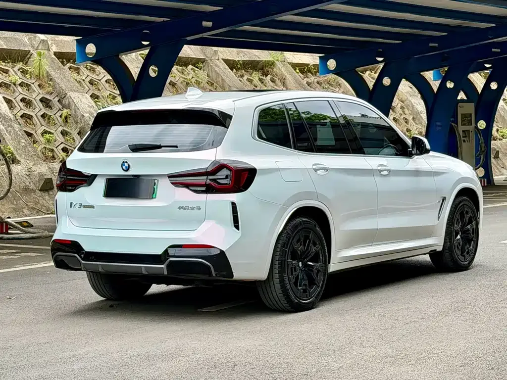 BMW iX3 — фото 4