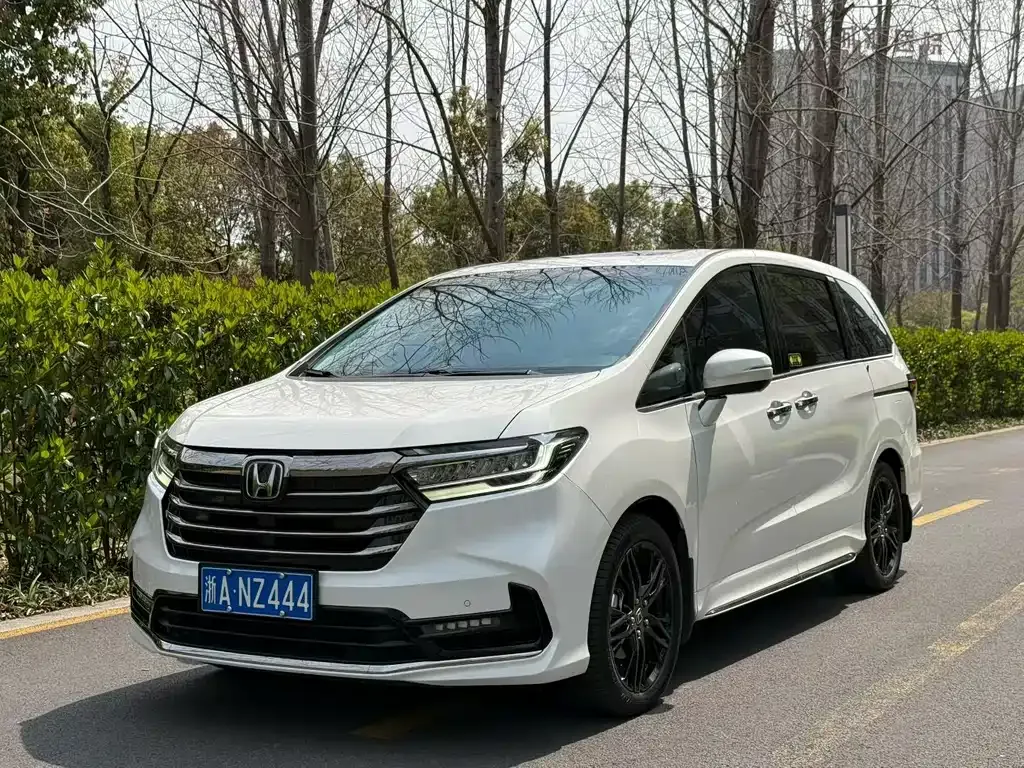 Honda Odyssey — фото 1