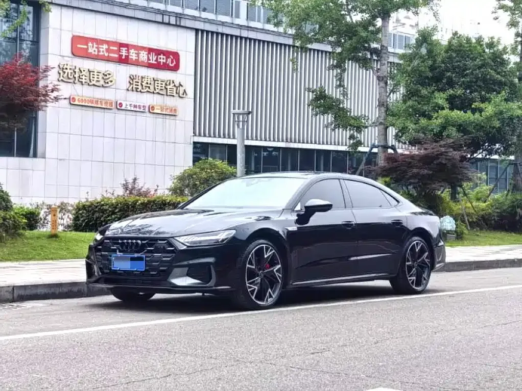 Audi A7L — фото 1
