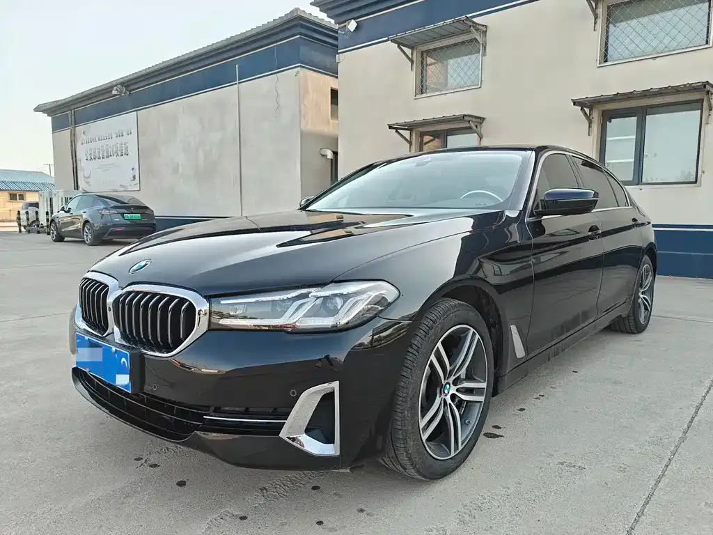 BMW 5 Series — фото 1