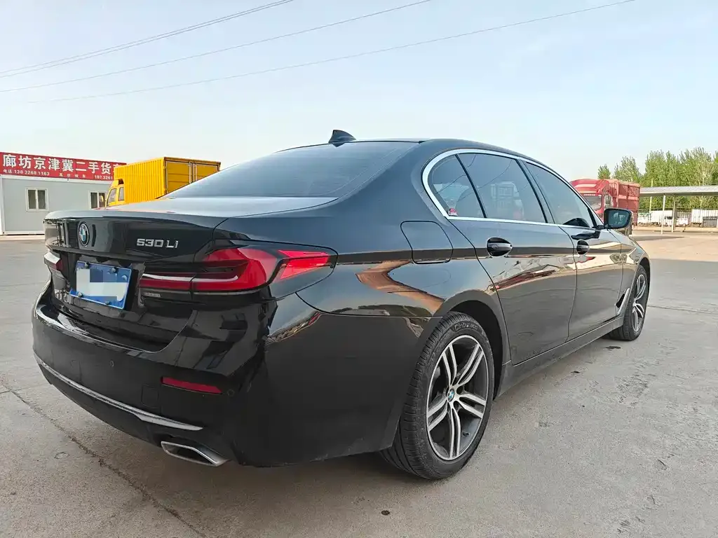 BMW 5 Series — фото 9