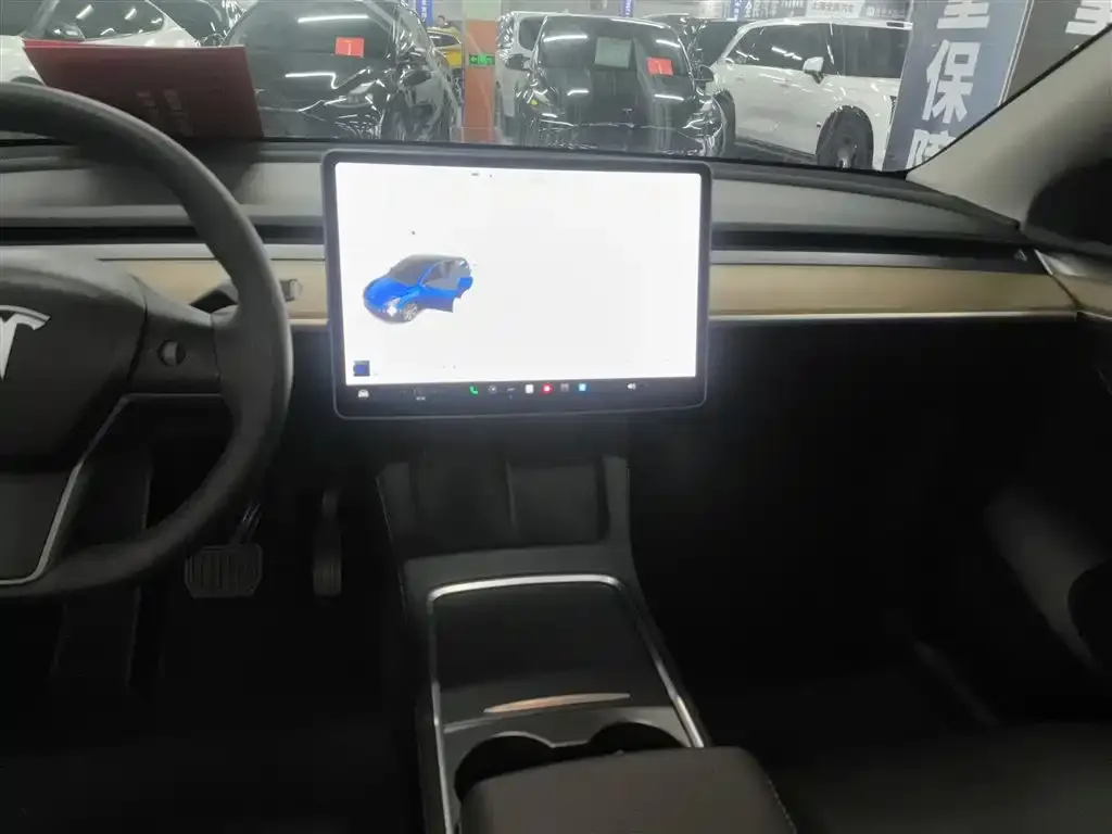 Tesla Model Y — фото 8