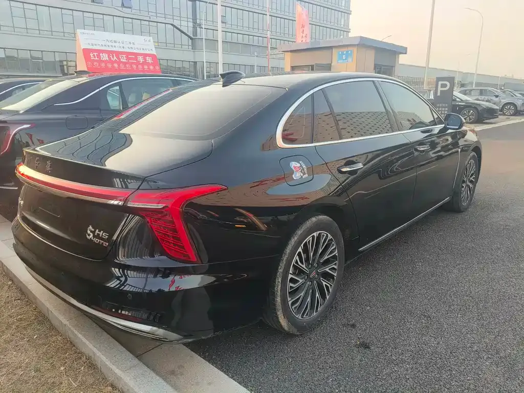 Hongqi H5 — фото 2