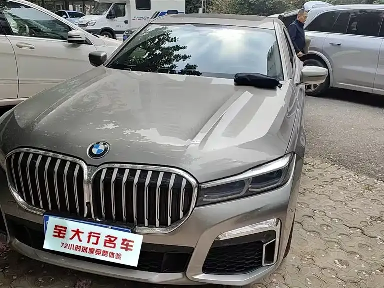 BMW 7 Series — фото 1