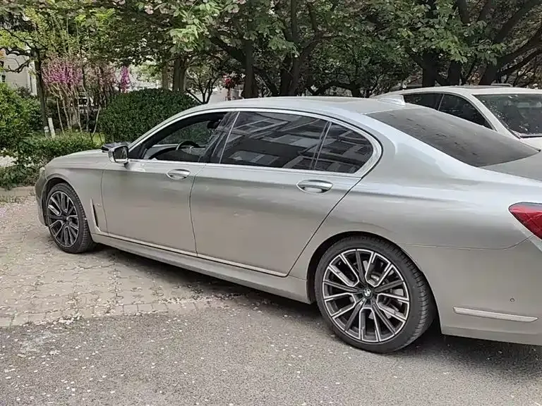 BMW 7 Series — фото 2