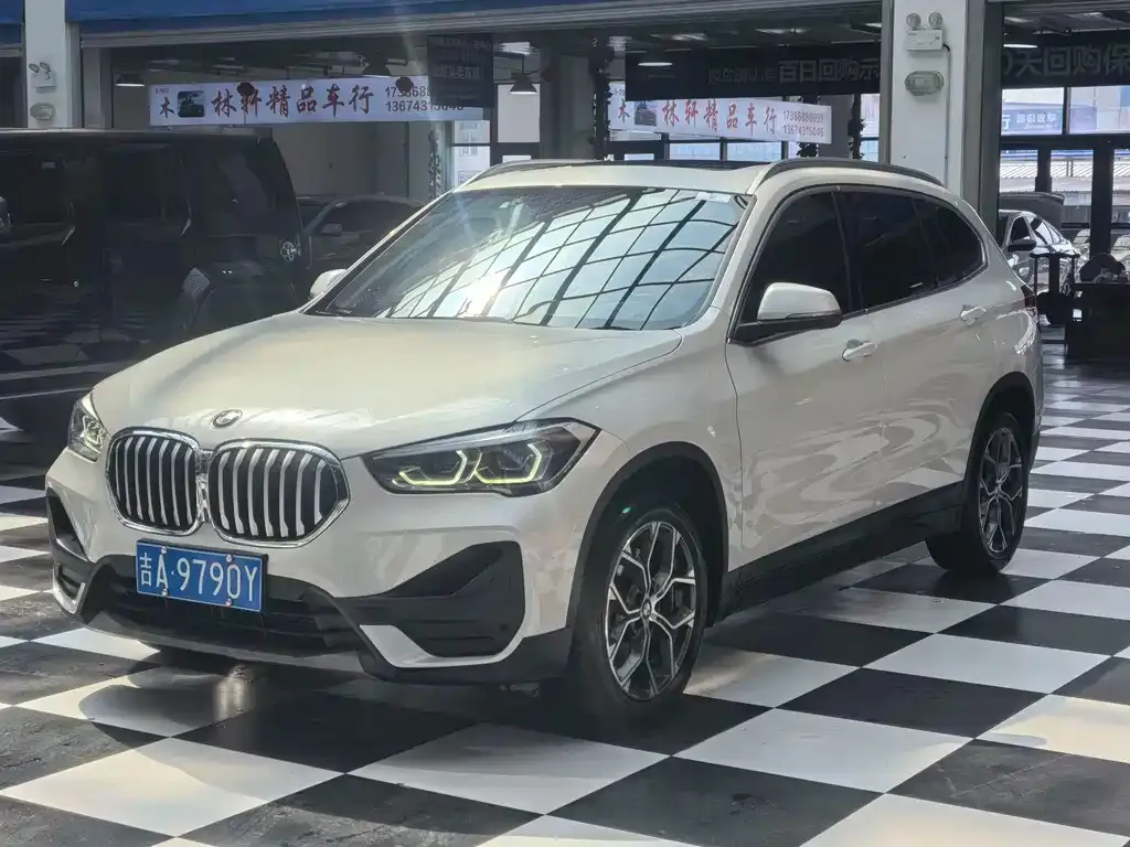 BMW X1 — фото 1