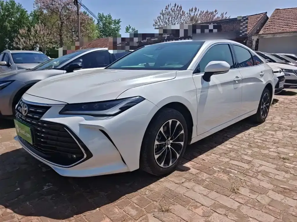 Toyota Avalon — фото 1