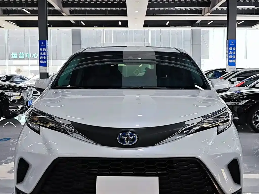 Toyota Granvia 2023 из CN, фото 7