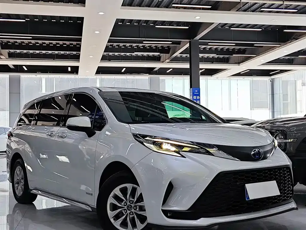 Toyota Granvia 2023 из CN, фото 9