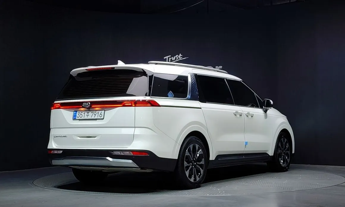 Kia Carnival — фото 3