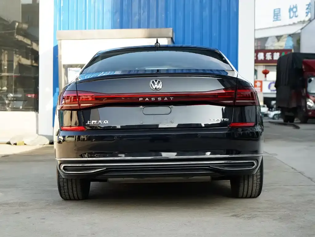 Volkswagen Passat — фото 10