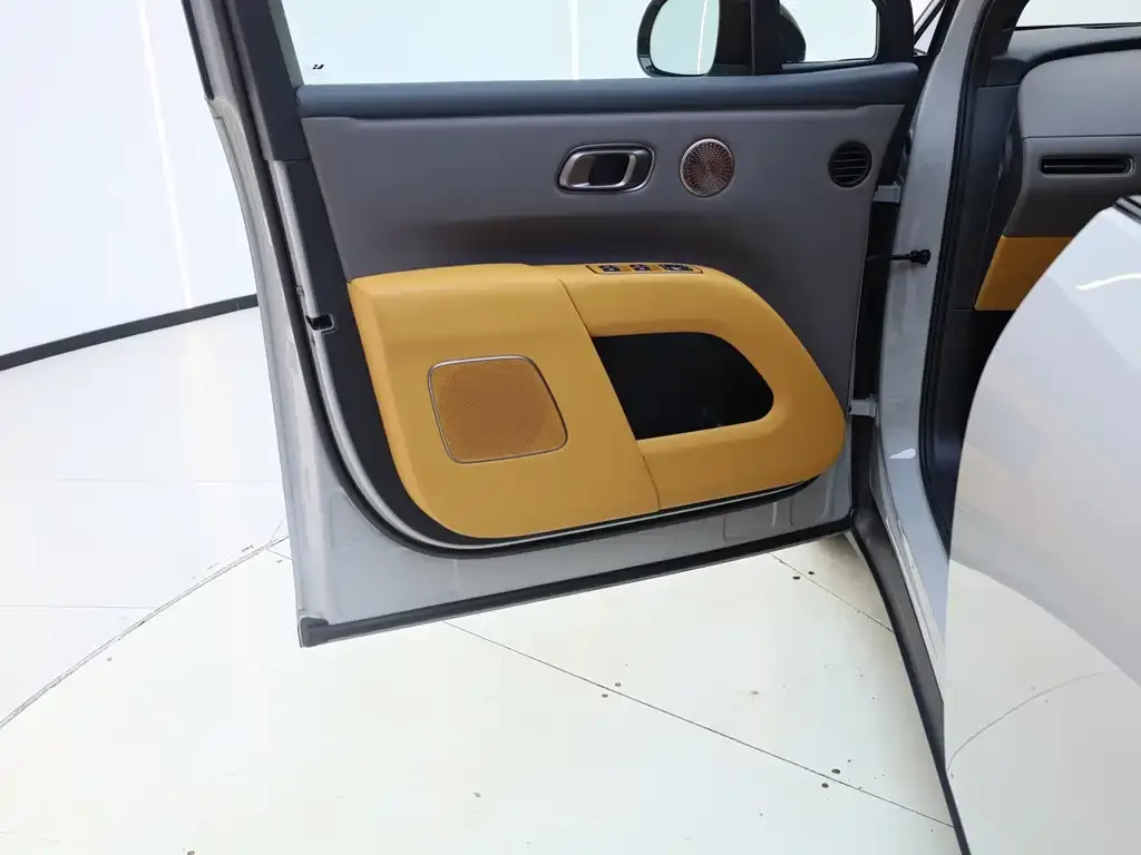 Li Auto i8 — фото 9