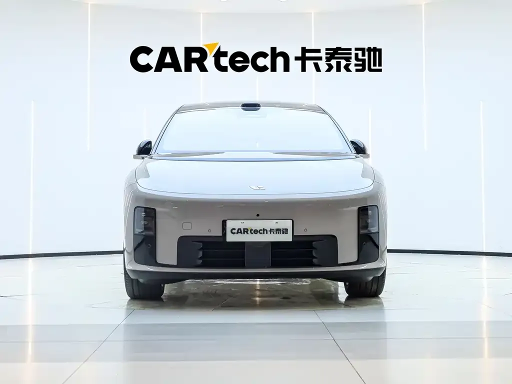 Li Auto i8 — фото 4