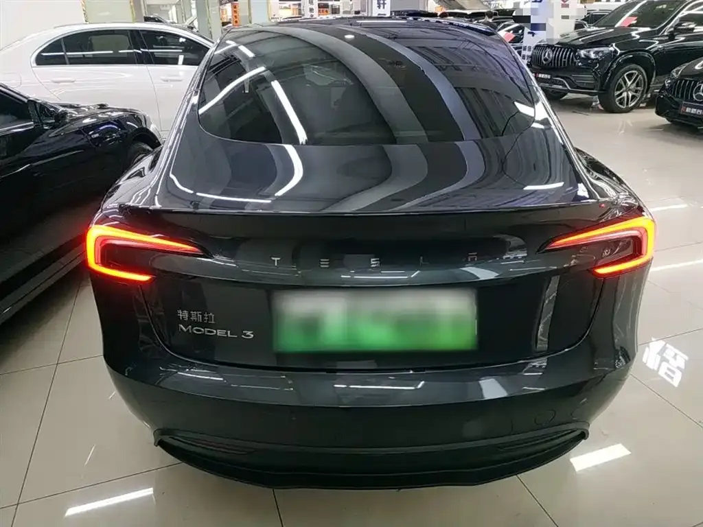 Tesla Model 3 — фото 4