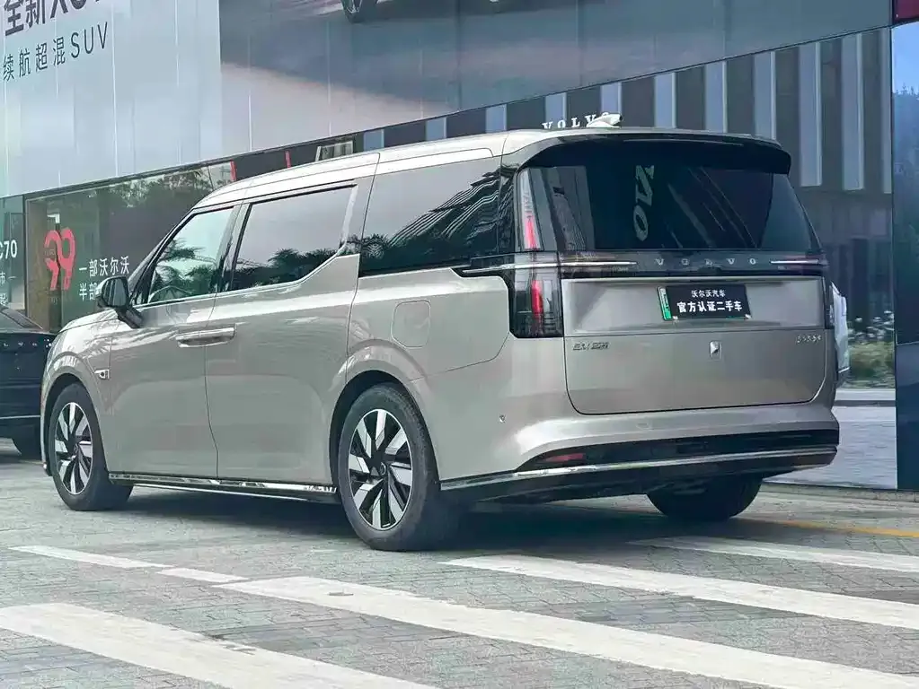 Volvo EM90 2024 из CN, фото 2