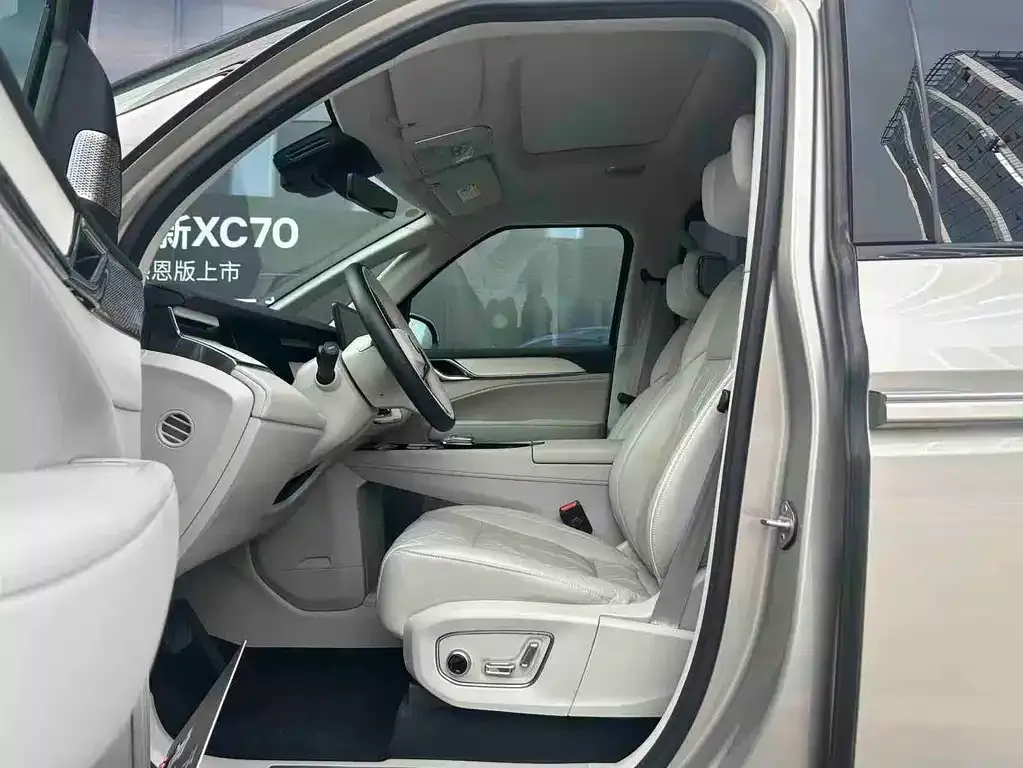 Volvo EM90 2024 из CN, фото 9